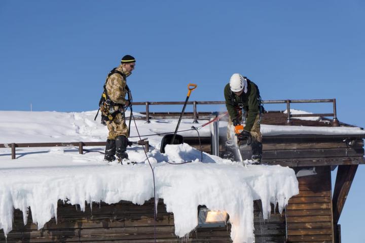 Déneigement de toiture 